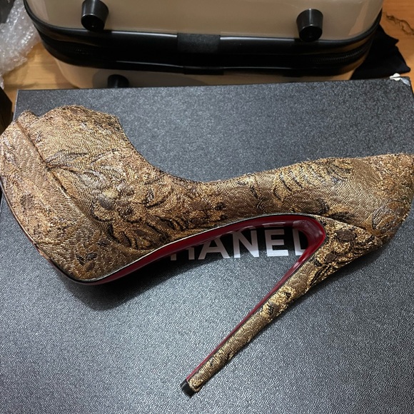 Christian Louboutin Brocade Pumps. - Picture 6 of 14